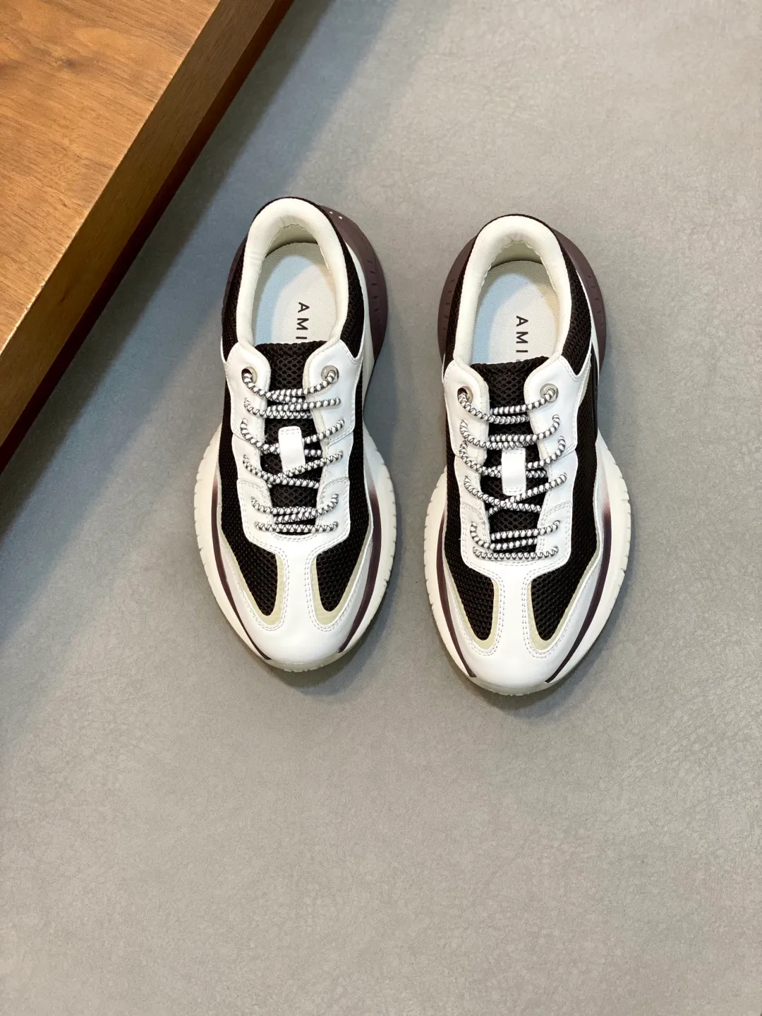 💰740 AMIRI's new men's casual sports shoes, made of first-layer cowhide leather uppers and spliced ​​with original breathable mesh, rich in three-dimensionality, contrasting color design, simple style, fashionable and sporty, breathable mesh lining, original ultra-light outsole, a must-have item for daily leisure! Size: 38-45 (38, 45 customized)